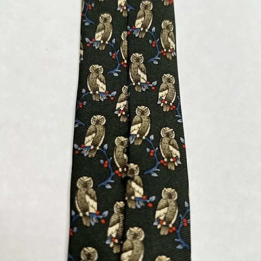 Brooks Brothers Basics Silk tie with owl print in Hunter green EUC